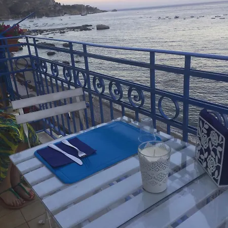 A Due Passi... * Giardini-Naxos